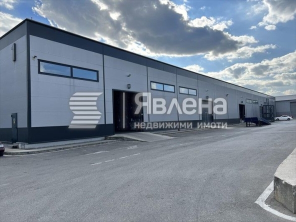Дава се под наем Склад в Варна, Западна промишлена зона - 607 кв.м за 3103 € - Снимка #1