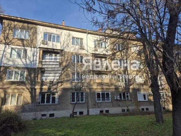 Двустаен апартамент в София, Център - 72 кв.м за 3438 €/кв.м - Снимка #1