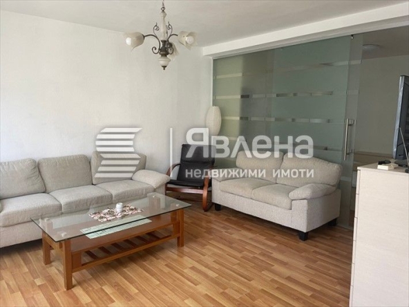 Дава се под наем Тристаен апартамент в Варна, Център - 80 кв.м за 548.25 € - Снимка #1