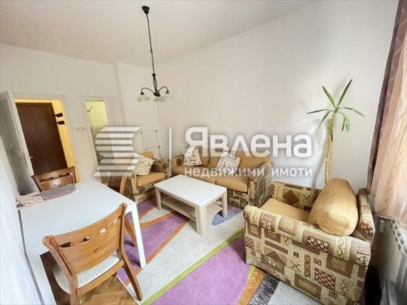 Дава се под наем Тристаен апартамент в София, Център - 99 кв.м за 757.86 € - Снимка #1