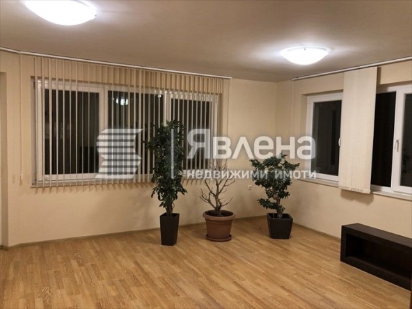 Дава се под наем Офис в Варна, ВИНС - 94 кв.м за 698.19 € - Снимка #1