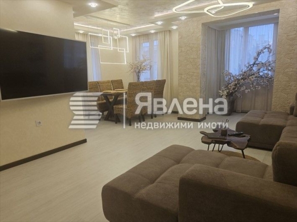 Дава се под наем Тристаен апартамент в Варна, Център - 100 кв.м за 1600 € - Снимка #1