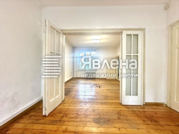 Дава се под наем Четиристаен апартамент в София, Център - 100 кв.м за 750 € - Снимка #1