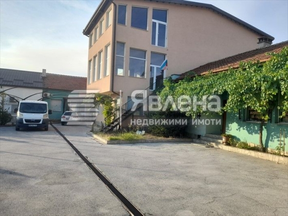 Склад в Пловдив, Индустриална зона - Север - 2200 кв.м за 337 €/кв.м - Снимка #1