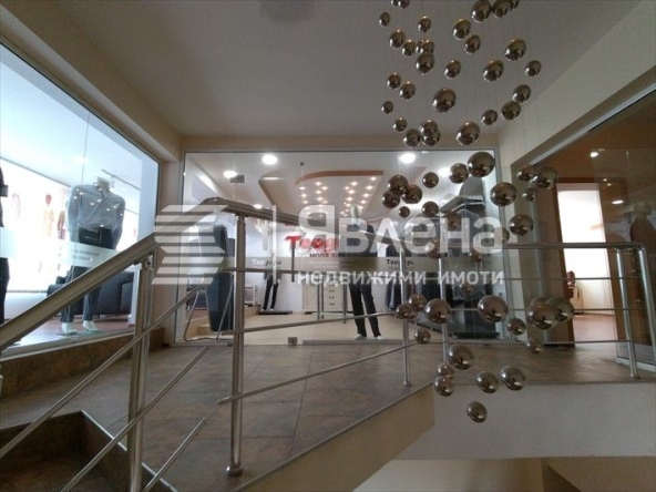 Промишлена сграда в Аксаково - 1000 кв.м за 204 €/кв.м - Снимка #1