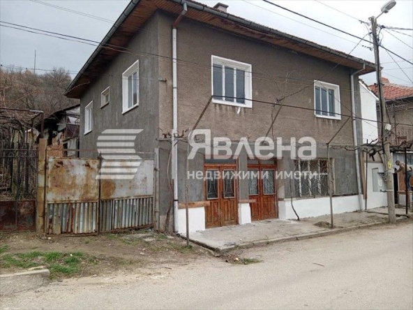 Къща в с. Пороминово, Област Кюстендил - 220 кв.м за 364 €/кв.м - Снимка #1