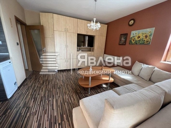 Дава се под наем Двустаен апартамент в Варна, м-т Траката - 68 кв.м за 460 € - Снимка #1