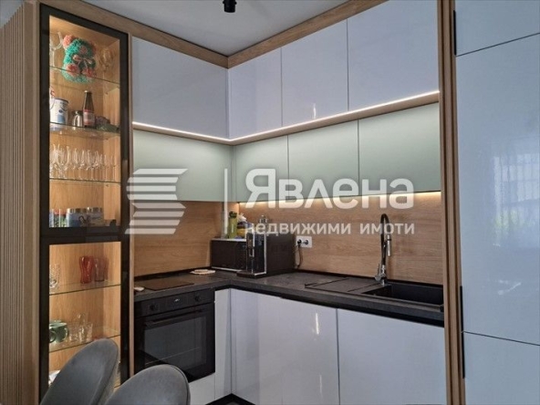 Тристаен апартамент в Варна, Възраждане 1 - 109 кв.м за 2065 €/кв.м - Снимка #1