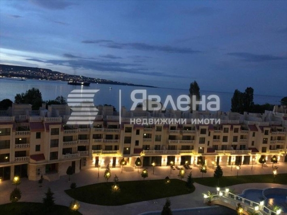 Дава се под наем Двустаен апартамент в Варна, Аспарухово - 70 кв.м за 800 € - Снимка #1