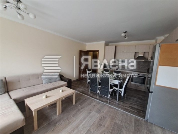 Дава се под наем Тристаен апартамент в Варна, Левски - 100 кв.м за 818 € - Снимка #1