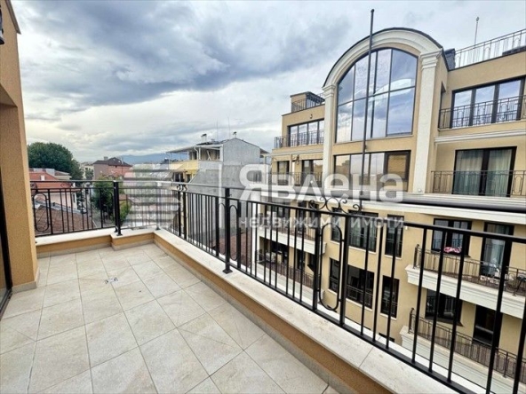 Тристаен апартамент в София, Център - 132 кв.м за 3107 €/кв.м - Снимка #1