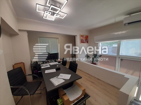 Магазин в Варна, Червен площад - 101 кв.м за 2575 €/кв.м - Снимка #1