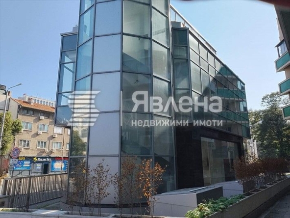 Дава се под наем Магазин в Бургас, Център - 493 кв.м за 7653 € - Снимка #1