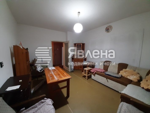Дава се под наем Тристаен апартамент в Ямбол, Център - 80 кв.м за 255 € - Снимка #1
