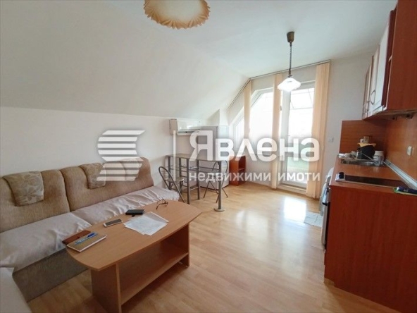 Дава се под наем Тристаен апартамент в Варна, Цветен квартал - 66 кв.м за 500 € - Снимка #1