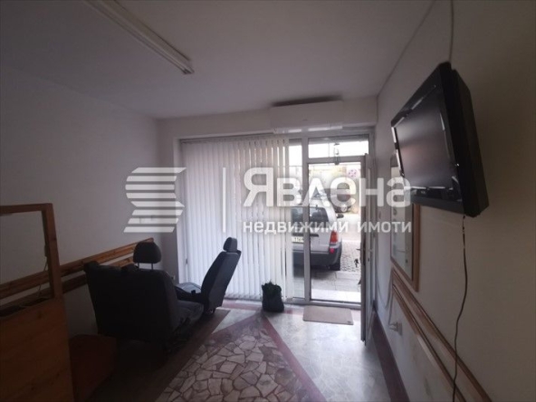 Дава се под наем Магазин в Бургас, Братя Миладинови - 26 кв.м за 250 € - Снимка #1