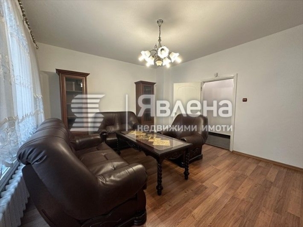 Двустаен апартамент в Пловдив, Изгрев - 64 кв.м за 1079 €/кв.м - Снимка #1