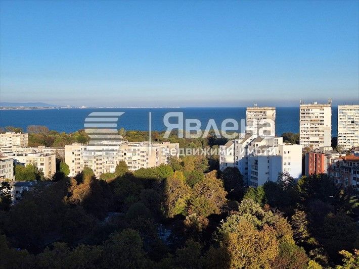 Тристаен апартамент в Бургас, Лазур - 60 кв.м за 1984 €/кв.м - Снимка #1