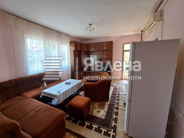 Дава се под наем Етаж от къща в Ямбол, Боровец - 80 кв.м за 255 € - Снимка #1