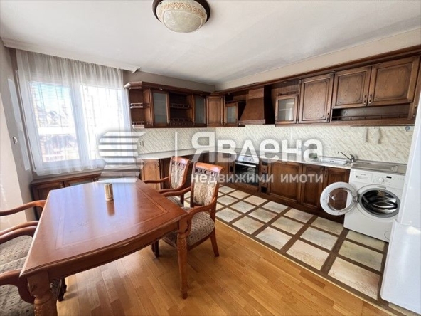 Дава се под наем Тристаен апартамент в Варна, Гръцка махала - 110 кв.м за 900 € - Снимка #1