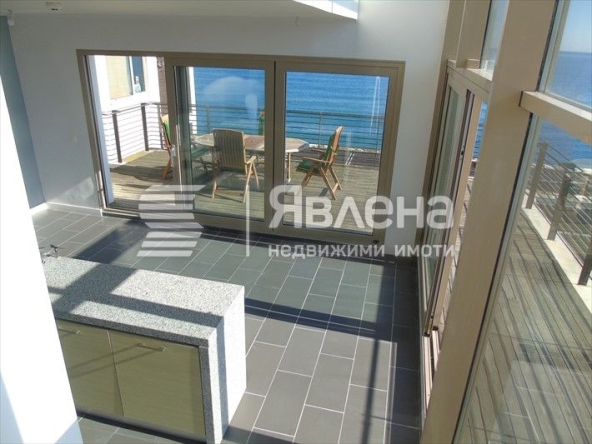 Тристаен апартамент в Обзор - 277 кв.м за 972 €/кв.м - Снимка #1
