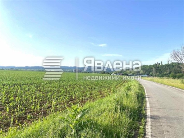 Парцел в с. Локорско, Област София-град - 91248 кв.м за 40 €/кв.м - Снимка #1