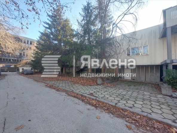 Склад в Велико Търново, Промишлена зона - Юг - 1355 кв.м за 321 €/кв.м - Снимка #1