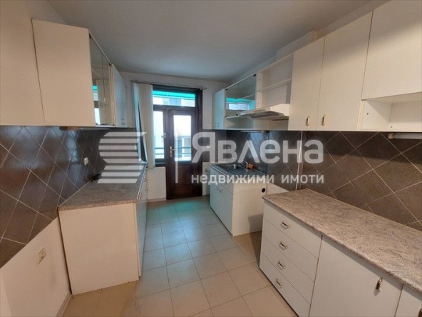 Четиристаен апартамент в Габрово, Център - 188 кв.м за 599 €/кв.м - Снимка #1