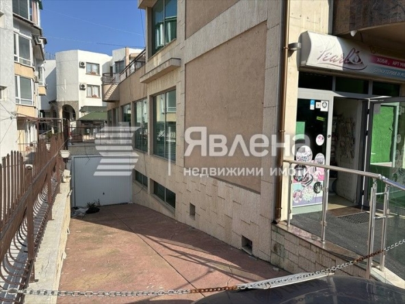 Промишлена сграда в Добрич, Център - 591 кв.м за 622 €/кв.м - Снимка #1