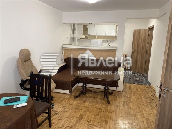 Дава се под наем Двустаен апартамент в Бургас, Възраждане - 50 кв.м за 358 € - Снимка #1