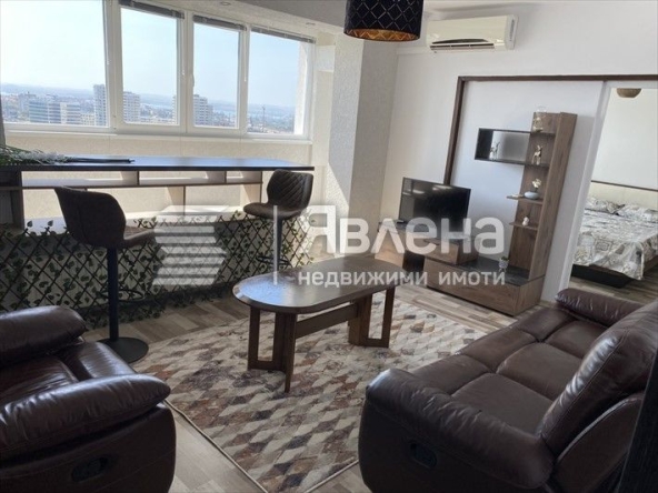 Дава се под наем Тристаен апартамент в Бургас, Славейков - 80 кв.м за 615 € - Снимка #1