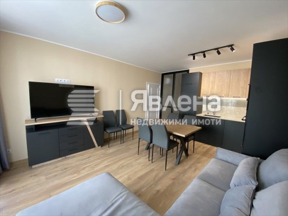 Дава се под наем Тристаен апартамент в Варна, Бриз - 95 кв.м за 1000 € - Снимка #1