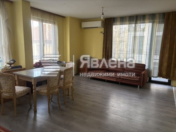 Дава се под наем Четиристаен апартамент в Бургас, Център - 120 кв.м за 520 € - Снимка #1