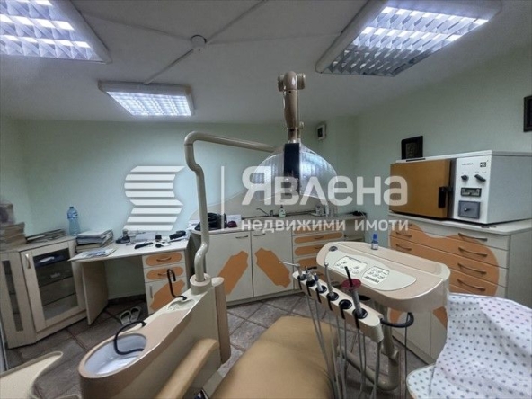 Дава се под наем Магазин в Варна, Колхозен пазар - 75 кв.м за 780 € - Снимка #1