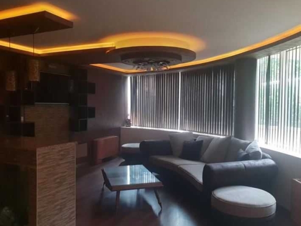 Тристаен апартамент в София, Витоша - 103 кв.м за 1941 €/кв.м - Снимка #1