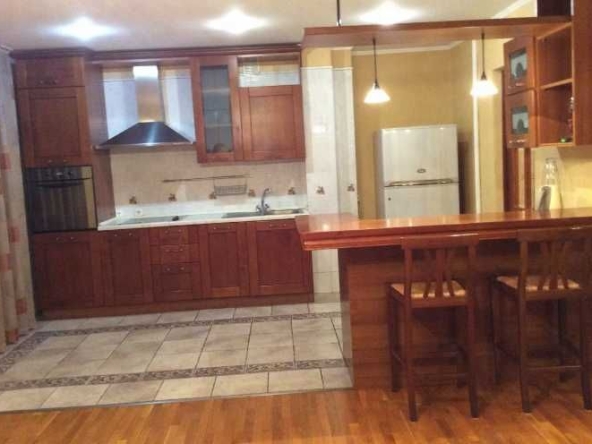 Дава се под наем Тристаен апартамент в Пловдив, Южен - 90 кв.м за 346.8 € - Снимка #1