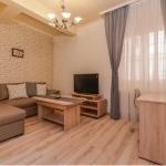 Дава се под наем Тристаен апартамент в София, Център - 78 кв.м за 698.19 € - Снимка #1