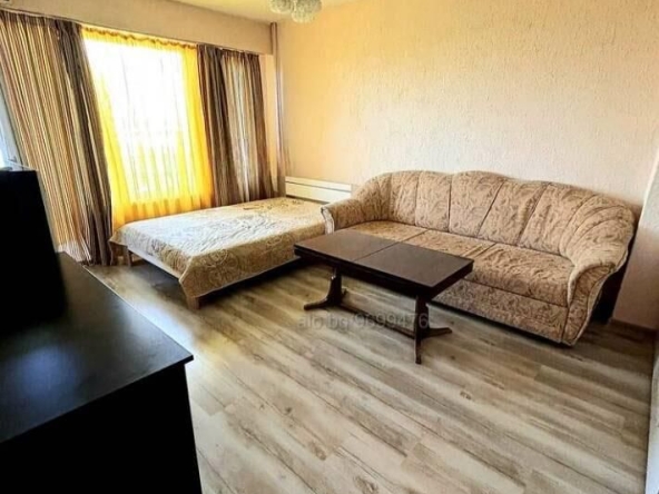 Дава се под наем Едностаен апартамент в Бургас, Славейков - 40 кв.м за 306 € - Снимка #1