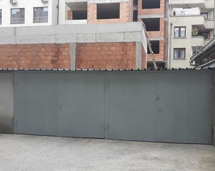 Дава се под наем Гараж / Паркомясто в Бургас, Център - 18 кв.м за 120 € - Снимка #1