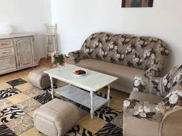 Дава се под наем Тристаен апартамент в София, Бъкстон - 105 кв.м за 767.55 € - Снимка #1