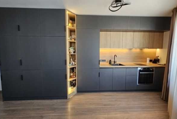 Двустаен апартамент в София, Център - 84 кв.м за 2143 €/кв.м - Снимка #1