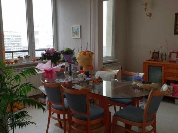 Тристаен апартамент в София, Банишора - 84 кв.м за 2331 €/кв.м - Снимка #1