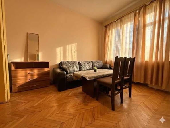 Дава се под наем Двустаен апартамент в София, Център - 58 кв.м за 448.8 € - Снимка #1