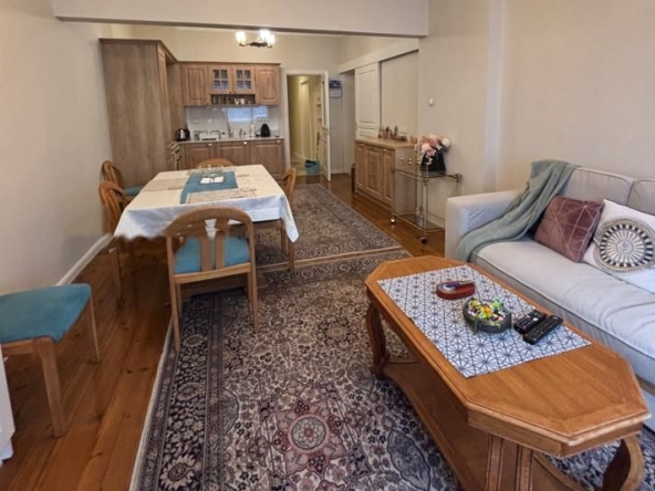 Дава се под наем Тристаен апартамент в София, Център - 74 кв.м за 1100 € - Снимка #1