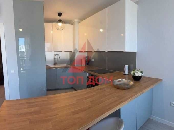 Дава се под наем Двустаен апартамент в к.к. Св.Св. Константин и Елена - 63 кв.м за 900 € - Снимка #1