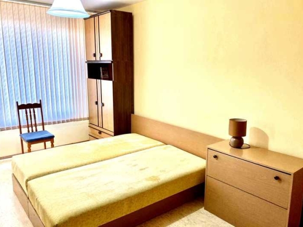 Дава се под наем Едностаен апартамент в Бургас, Славейков - 40 кв.м за 178.5 € - Снимка #1