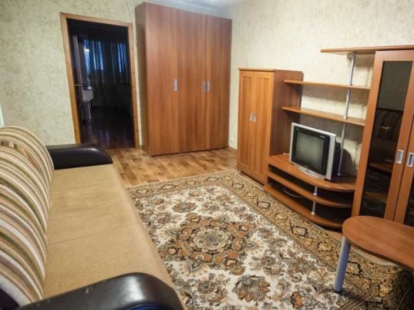 Дава се под наем Тристаен апартамент в Пловдив, Коматево - 90 кв.м за 336.6 € - Снимка #1