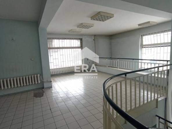 Дава се под наем Магазин в София, Орландовци - 598 кв.м за 3000 € - Снимка #1