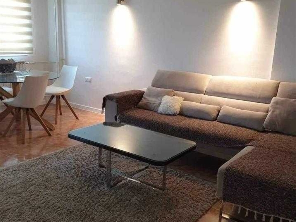 Дава се под наем Двустаен апартамент в Бургас, Изгрев - 56 кв.м за 204 € - Снимка #1
