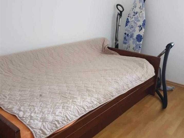 Дава се под наем Тристаен апартамент в Бургас, Славейков - 70 кв.м за 255 € - Снимка #1